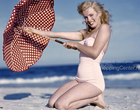 На фото: Мэрилин Монро на пляже