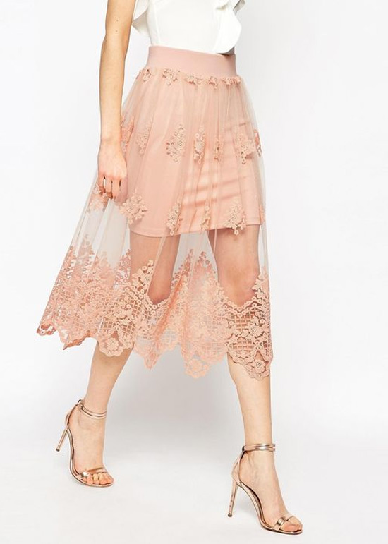 Модная прозрачная бежевая юбка и с чем ее носить летом